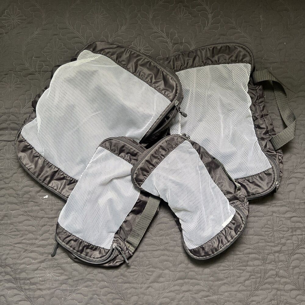 Protege 4pc Piece Compression Packing Cube Set (2 Small, 2 Medium) Gray & White